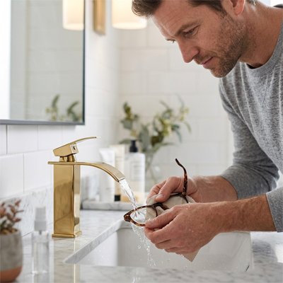 Mitigeur lavabo disponibles en noir mat doré brossé et chrome 