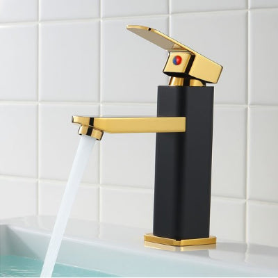 Mitigeur lavabo noir et or de forme carré