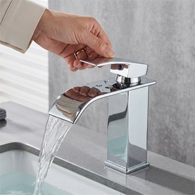 Mitigeur pour lavabo écoulement cascade pour un flux d'eau large