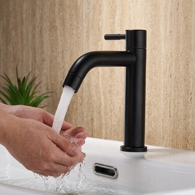 mitigeur pour lavabo noir commande ergonomique permettant un réglage précis