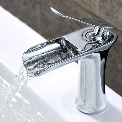 mitigeur-salle-de-bain-couleur-argent-chromé