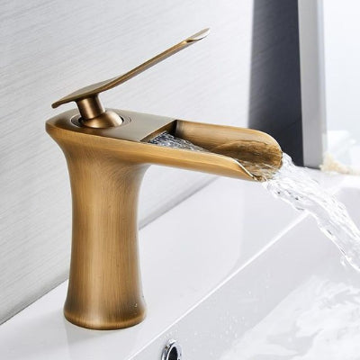 mitigeur-salle-de-bain-de-couleur-bronze