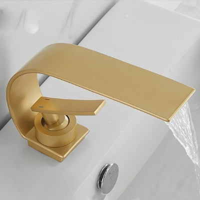 mitigeur-salle-de-bain-doré