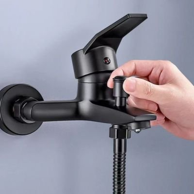 Mitigeur salle de bain noir mat facile d'utilisation