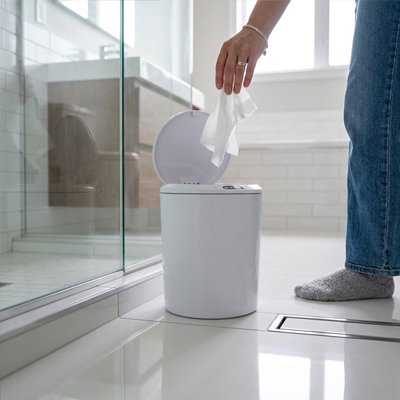 Petite poubelle salle de bain sur comptoir ou au sol 