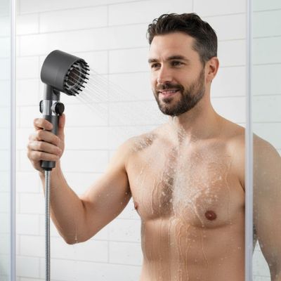 pommeau-de-douche-gris-canon-à-plusieurs-mode-de-jets