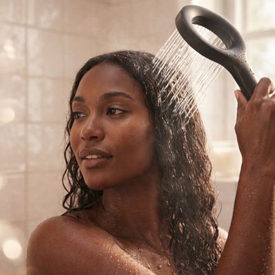 Pommeau de douche s'adaptant à tous les intérieurs de douche