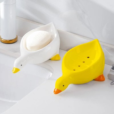 Porte savon a cavité inclinée permettant à l'eau de s'écouler 