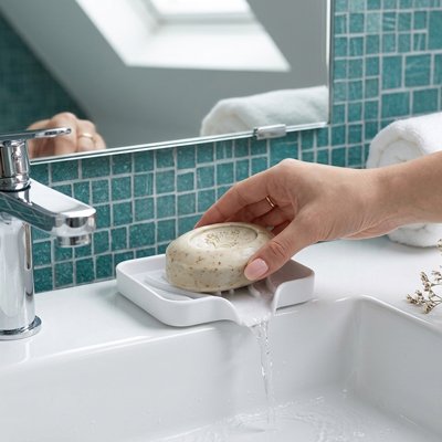 Porte-savon anti-dérapante stable sur le rebord du lavabo