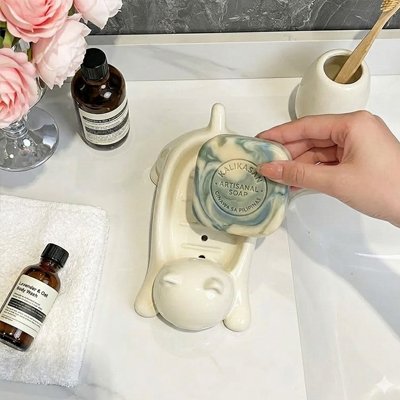 Porte savon avec rainures sur le dos pour évacuer l'eau 