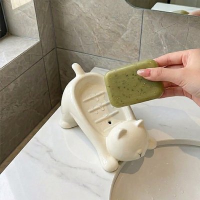 Porte savon en forme de chat allongé esthétique et ludique