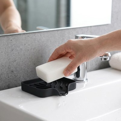 Porte-savon permettant à l'eau de s'écouler facilement