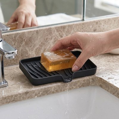Porte-savon s'intègrant discrètement sur le rebord du lavabo