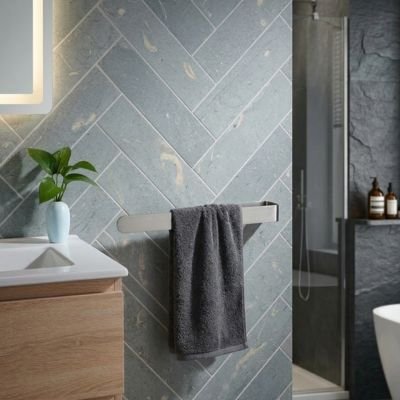 Porte serviette mural disponible en gris et noir mat