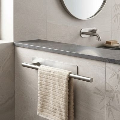 Porte serviette salle de bain offert en noir ou gris