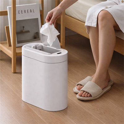 Poubelle automatique avec volume interne suffisant pour usage quotidien