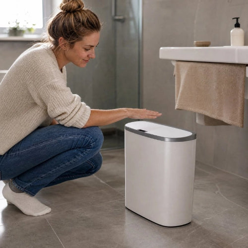 Poubelle de salle de bain blanche compacte à ouverture sans contact
