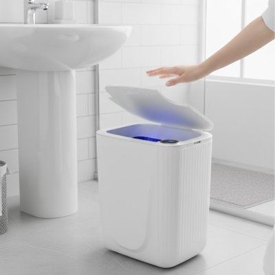 Poubelle salle de bain avec système autonome