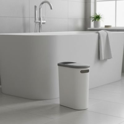 Poubelle salle de bain compact et légerte