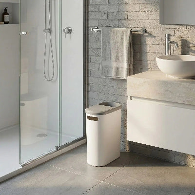 poubelle-salle-de-bain-minimaliste