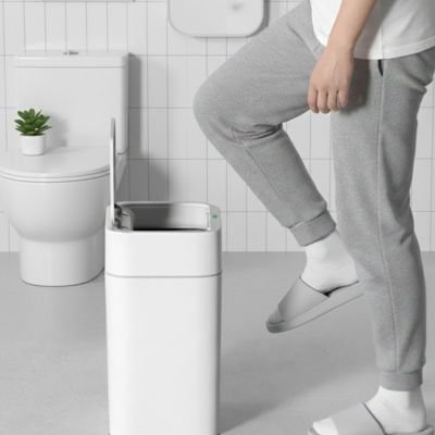Poubelle salle de bain sans contact
