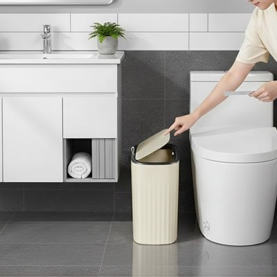 Poubelle wc a base large pour éviter le basculement