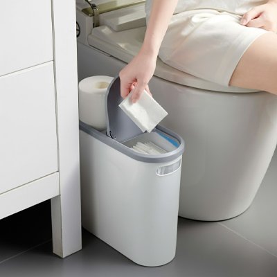 Poubelle WC avec base large qui assure une bonne tenue 