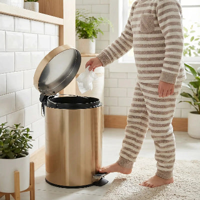 poubelle-wc-avec-ouverture-facile-pour-toute-la-famille