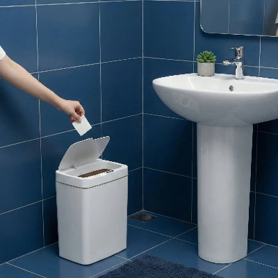 poubelle-wc-dans-salle-de-bain-bleu