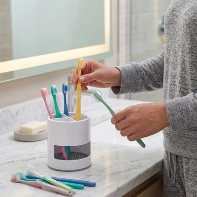 Range-brosses à dents moderne pour lavabo avec ventilation