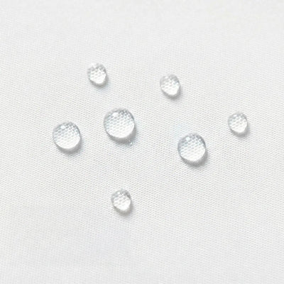 rideau de douche avec les gouttes qui perle