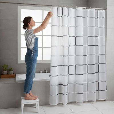 Rideau de douche avec longueur adaptée pour couvrir entièrement