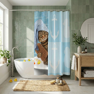 rideau de douche avec un chat devant une baignoire