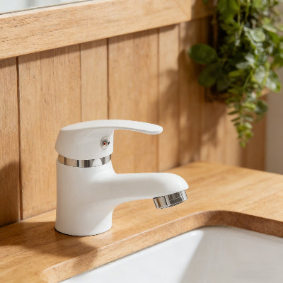 robinet de lavabo de salle de bain au design epure