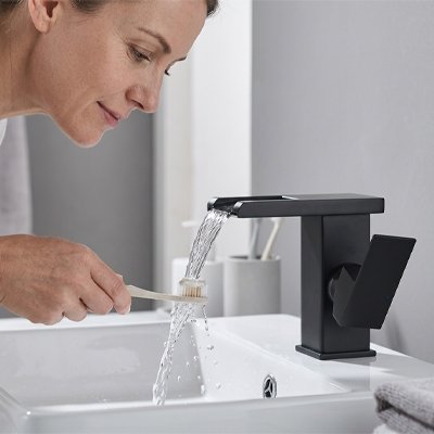 Robinet salle de bain a manipulation simple d'une seule main  