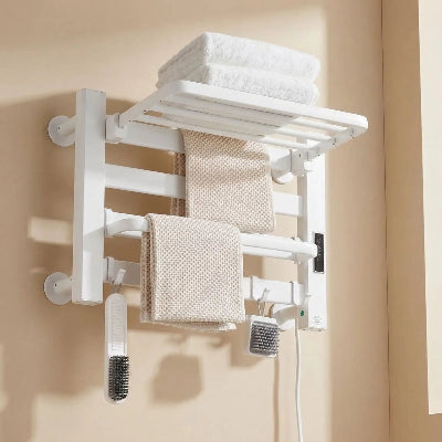 sèche serviettes blanc sur mur couleur pèche