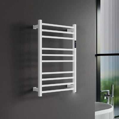 sèche serviettes blanc sur mur gris