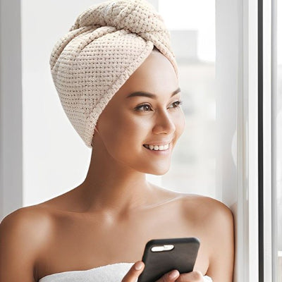 serviette cheveux respectant la fibre capillaire et réduit les frisottis