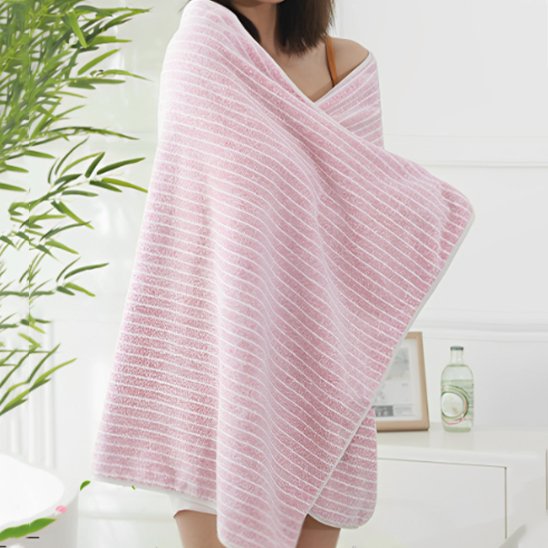 serviette de bain  dimensions permettant un enveloppement complet du corps