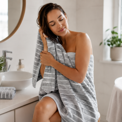 Serviette de bain matière absorbante et tissu en coton doux 