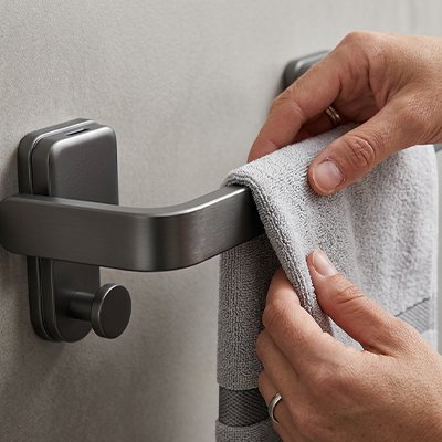 Support mural porte-serviettes gris anthracite au style minimaliste