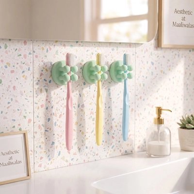 Supports muraux colorés avec brosses à dents suspendues