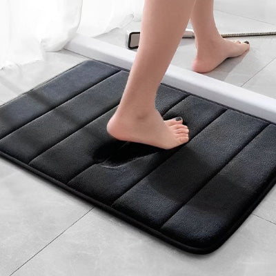 tapis de bain avec dimensions adaptées aux espaces devant baignoire