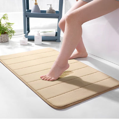 tapis de bain en viscoélastique épousant la forme du pied